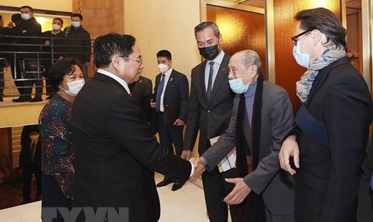 Thủ tướng Phạm Minh Chính gặp gỡ đại diện kiều bào tại khu vực Châu Âu. 
Ảnh: TTXVN