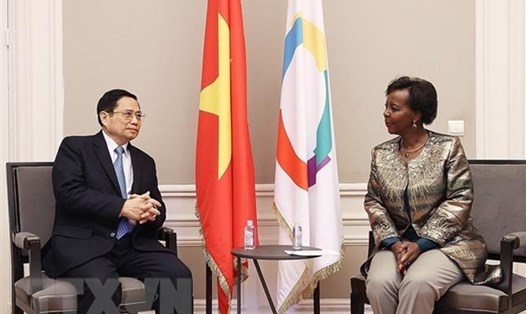 Thủ tướng Phạm Minh Chính gặp Tổng Thư ký Pháp ngữ Louise Mushikiwabo. Ảnh: TTXVN