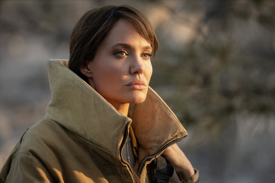 Tạo hình của Angelina Jolie trong phim. Ảnh: CGV.