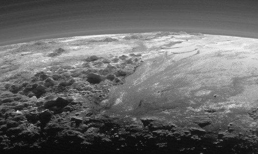 Các lớp trong bầu khí quyển của sao Diêm Vương. Ảnh: NASA
