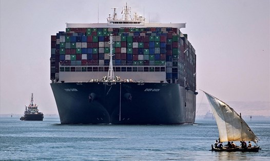 Lưu thông container toàn cầu vẫn chưa phục hồi sau vụ tàu Ever Given làm tắc nghẽn kênh Suez. Ảnh: AFP