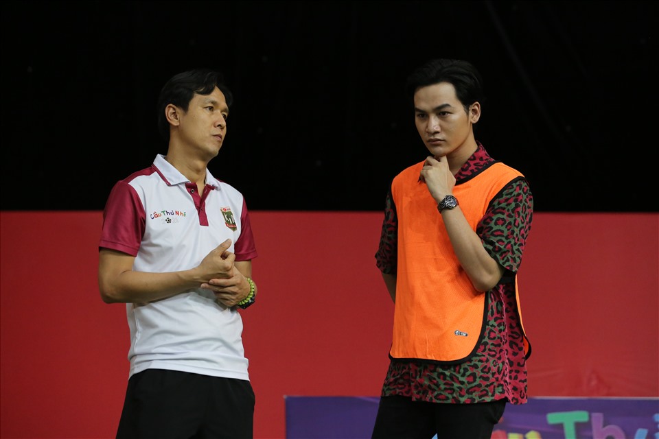 Ali Hoàng Dương và HLV Minh Phương. Ảnh: Bee.