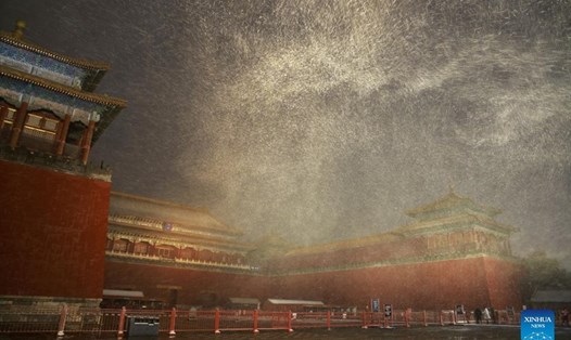 Tuyết rơi trắng trời ở Bắc Kinh, Trung Quốc ngày 6.11. Ảnh: Xinhua