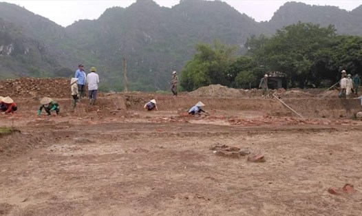 Vị trí khai quật tại cánh đồng nằm ở phía Nam đền thờ vua Lê Đại Hành (xã Trương Yên, huyện Hoa Lư, Ninh Bình) với diện tích 600m2. Ảnh: NT