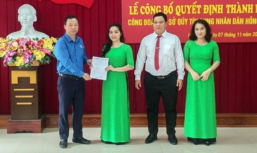 LĐLĐ TP.Yên Bái thành lập thêm công đoàn cơ sở quỹ tín dụng nhân dân phường Hồng Hà. Ảnh: Thanh Nghị.