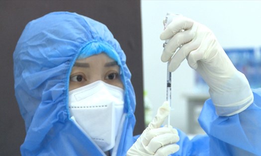 Huyện Cần Giờ tổ chức tiêm vaccine phòng COVID-19 vào thứ 3 hàng tuần. Ảnh: Nguyễn Ly