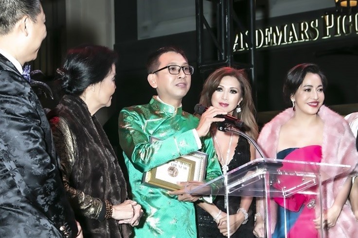 Đạo diễn "Phượng Khấu" được vinh danh tại LHP Thế giới Châu Á 2021 Đạo diễn "Phượng Khấu" được vinh danh tại LHP Thế giới Châu Á 2021