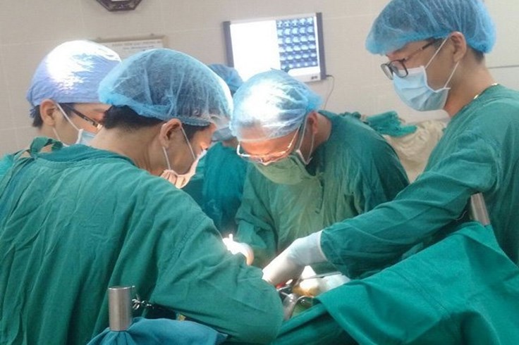 Đau bụng, nôn nhiều nguyên nhân do hoại tử ruột Đau bụng, nôn nhiều nguyên nhân do hoại tử ruột