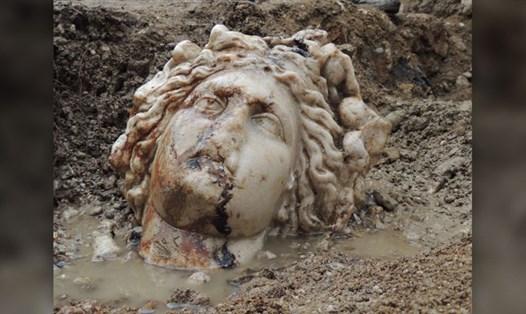 Đầu tượng thần Dionysus. Ảnh: Aizanoi Excavation