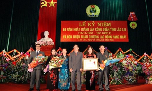 Liên đoàn Lao động tỉnh Lào Cai đón nhận Huân chương Lao động hạng Nhất.