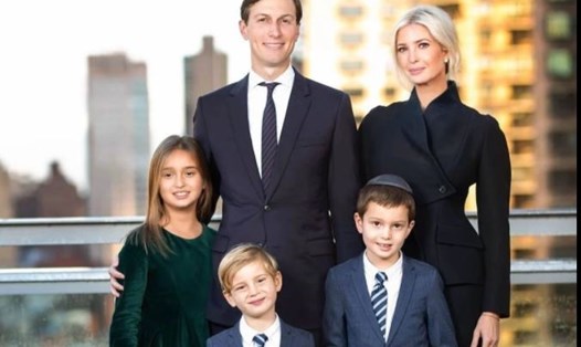 Hai vợ chồng Ivanka Trump, Jared Kushner và ba người con Arabella, Joseph, Theodore. Ảnh: @ivankatrump/Instagram