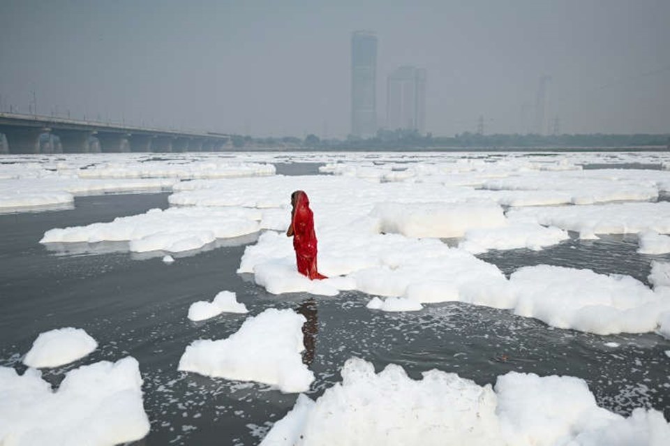 Bọt độc ở sông Yamuna của Ấn Độ. Ảnh: AFP Bọt độc ở sông Yamuna của Ấn Độ. Ảnh: AFP