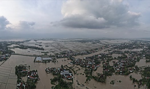 Từ ngày 26 đến 30.11, Phú Yên chịu trận mưa lớn phổ biến từ 218,80mm đến 683,20 m, cộng với thủy điện, hồ chứa xả lũ khiến nước dâng nhanh.