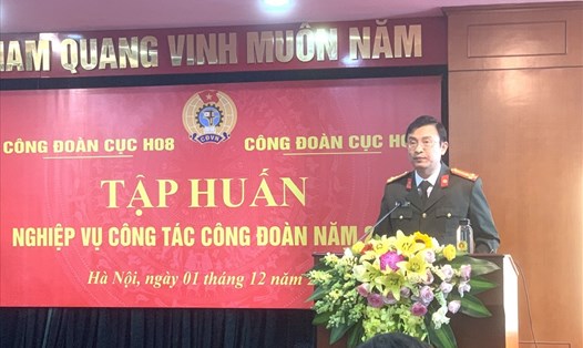 Thượng tá Nguyễn Mạnh Cường - Phó Cục trưởng Cục H08 phát biểu tại lớp tập huấn.