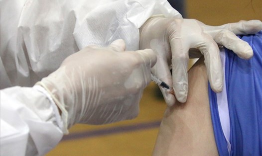 Đà Nẵng triển khai tiêm vaccine COVID-19 cho người dân trên địa bàn thành phố. Ảnh: Thanh Chung