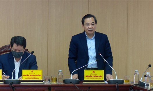 Phó Chủ tịch Liên đoàn Lao động Thành phố Hà Nội Nguyễn Chính Hữu phát biểu tại đối thoại. Ảnh: CĐH