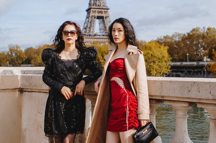 Thái Như Ngọc và mẹ khoe nét quyến rũ ở Paris