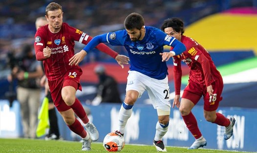 Everton hiện không thể so sánh với Liverpool. Ảnh: AFP