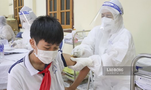 Điện Biên tiếp tục tiêm vaccine cho học sinh theo kế hoạch sau khi xin ý kiến Bộ Y tế. Ảnh: Bích Duyên