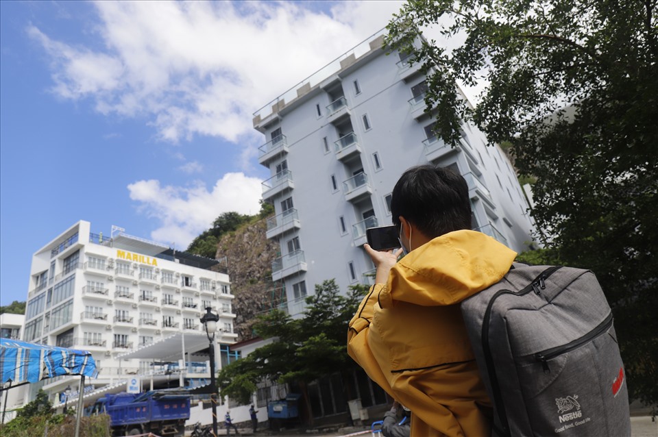 Nha Trang chính thức huy động lực lượng cưỡng chế công trình biệt thự xây vượt tầng.