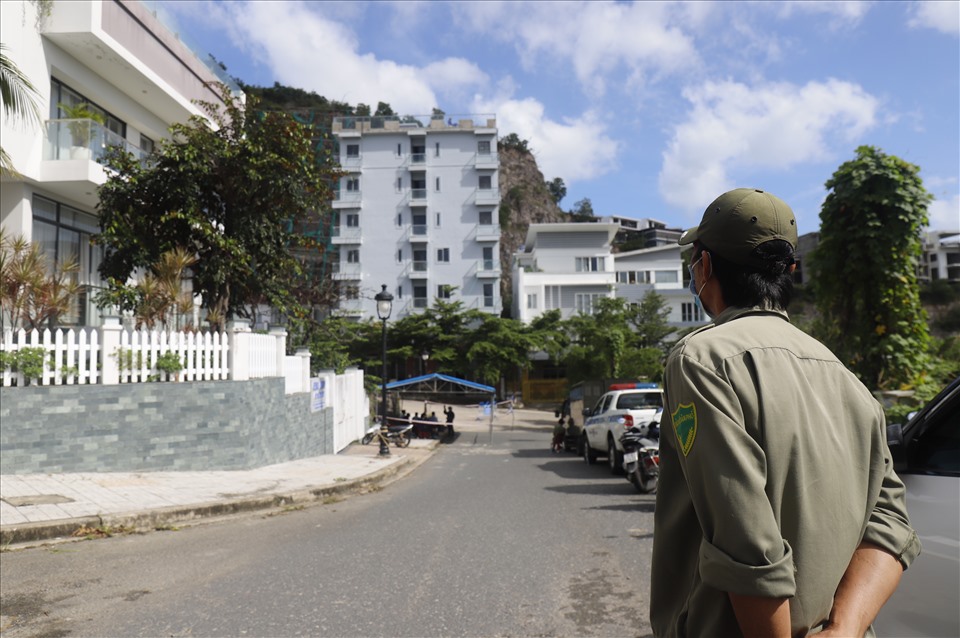 Phường Vĩnh Trường, TP.Nha Trang đã chính thức tổ chức cưỡng chế 2 lô biệt thự A17 và E69. Ảnh CC