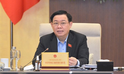 Chủ tịch Quốc hội Vương Đình Huệ phát biểu tại phiên họp. Ảnh: Minh Hùng