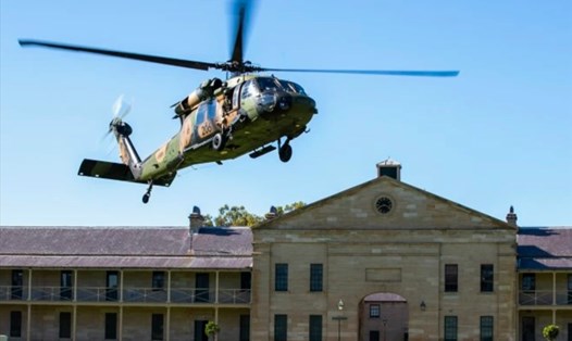 Trực thăng S-70A-9 Black Hawk của Quân đội Australia hạ cánh tại Doanh trại Victoria ở Sydney, Australia, ngày 10.12.2021. Ảnh: Bộ Quốc phòng Australia