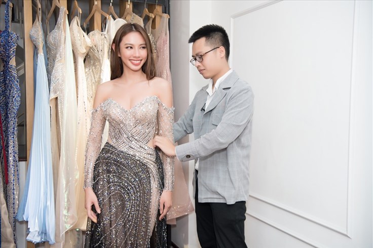 Tiết lộ về 3 bộ váy dạ hội của Thùy Tiên dự Miss Grand International 2021