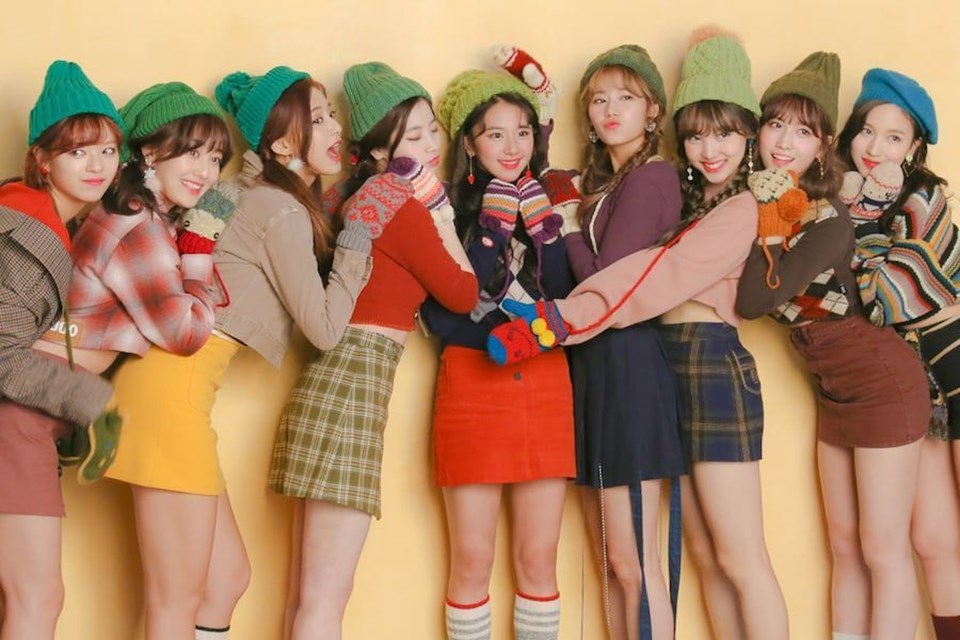 TWICE có thêm MV đạt 400 triệu view. Ảnh: Poster JYP. TWICE có thêm MV đạt 400 triệu view. Ảnh: Poster JYP.