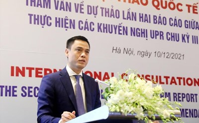 Thứ trưởng Ngoại giao Đặng Hoàng Giang phát biểu tại hội thảo. Ảnh: BNG