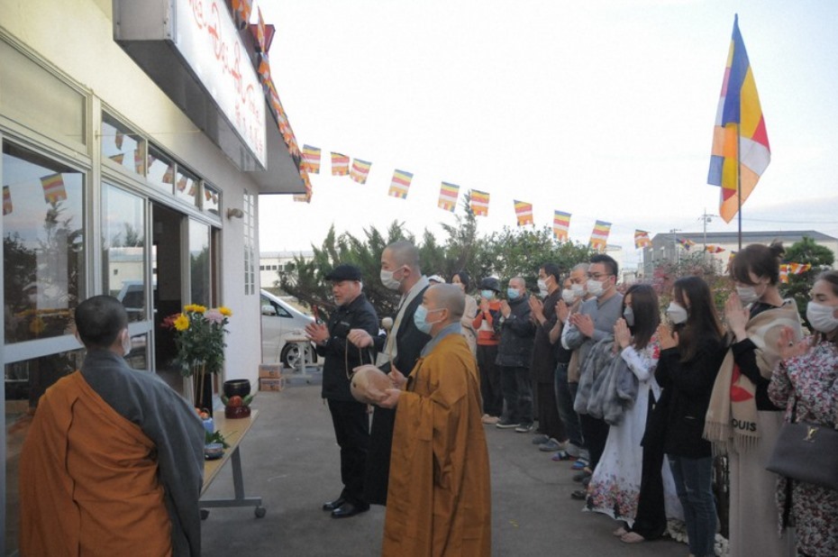 Sư cô Thích Tâm Trí chủ trì lễ khánh thành chùa Đại Ân Tochigi ở Nasushiobara, tỉnh Tochigi, ngày 19.11.2021. Ảnh: Mainichi