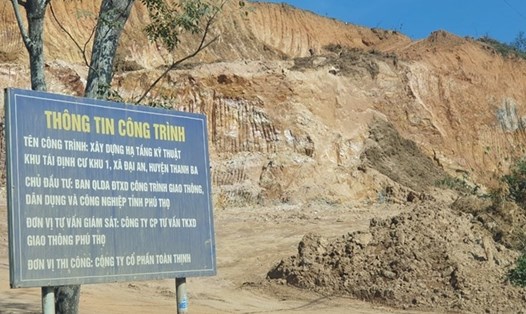 Dự án xây dựng hạ tầng kỹ thuật Khu tái định cư xã Đại An (thuộc Dự án cao tốc Tuyên Quang – Phú Thọ) đang phải tạm dừng vì đào trúng mỏ cao lanh, bất cập trong công tác đổ thải. Ảnh: LN.