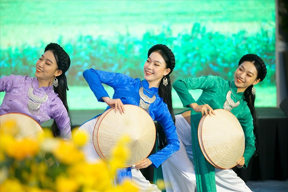"Dòng chảy bất tận" – một bước dài đưa văn hoá Việt đến với thế giới "Dòng chảy bất tận" – một bước dài đưa văn hoá Việt đến với thế giới