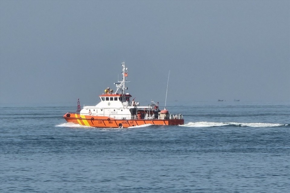 Tàu SAR - 272 trên hành trình ra biển ra biển làm nhiệm vụ. Ảnh: T.A Tàu SAR - 272 trên hành trình ra biển ra biển làm nhiệm vụ. Ảnh: T.A