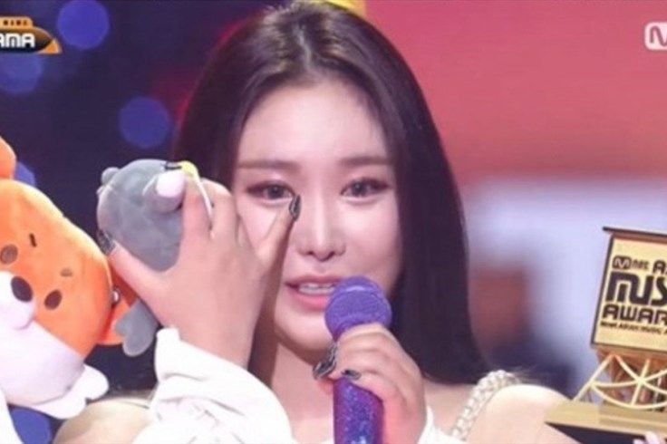 Nhóm nữ Brave Girls nhận giải trong nước mắt tại MAMA 2021 Nhóm nữ Brave Girls nhận giải trong nước mắt tại MAMA 2021