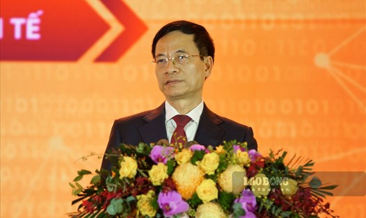 Bộ trưởng Nguyễn Mạnh Hùng phát biểu khai mạc Diễn đàn quốc gia về phát triển doanh nghiệp công nghệ số lần thứ 3. Ảnh: Hữu Chánh.