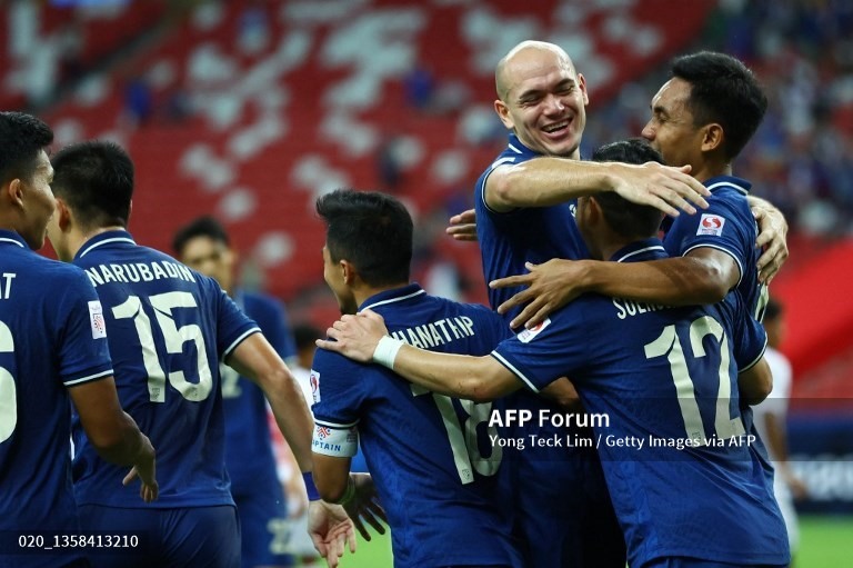 Thắng đậm, tuyển Thái Lan giành lại ngôi đầu bảng A - AFF Cup 2020