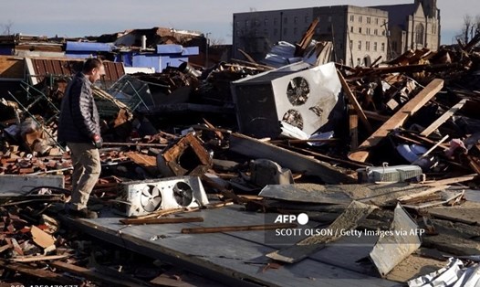Lốc xoáy dữ dội càn quét qua nhiều bang ở Mỹ đã khiến ít nhất 78 người thiệt mạng. Ảnh: AFP
