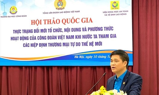 Ông Ngọ Duy Hiểu – Phó Chủ tịch Tổng Liên đoàn Lao động Việt Nam - phát biểu tại hội thảo. Ảnh: Mạnh Thắng