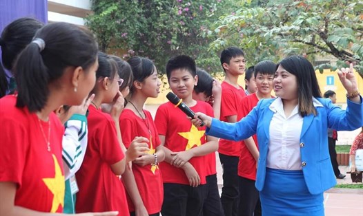 Trường THCS Trương Hán Siêu (thành phố Ninh Bình) tổ chức các hoạt động dạy và học tiếng Anh lồng ghép trong các hoạt động của nhà trường như các hoạt động trải nghiệm,  hoạt động ngoại khoá, các cuộc thi. Ảnh: NT