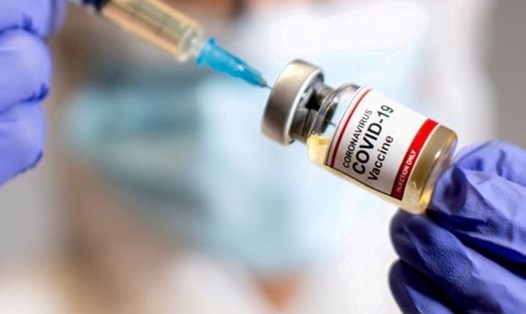 Australia giảm thời gian tiêm liều tăng cường vaccine COVID-19 từ 6 tháng xuống còn 5 tháng để ứng phó biến thể Omicron. Ảnh: AFP