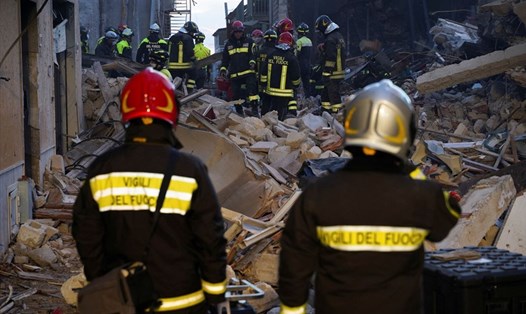 Hiện trường vụ sập nhà ở Sicily, Italia khiến 12 người mất tích, ngày 12.12. Ảnh: Chụp màn hình