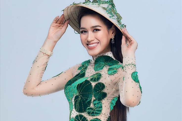 Hoa hậu Đỗ Hà tặng quà và đặc sản Việt Nam cho các người đẹp tại Miss World