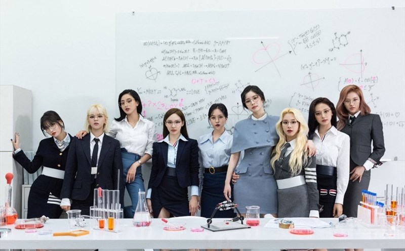 Hojatxonani yalash porno Pantyhose fetish suratida terlagan oyoqlarini hidlash