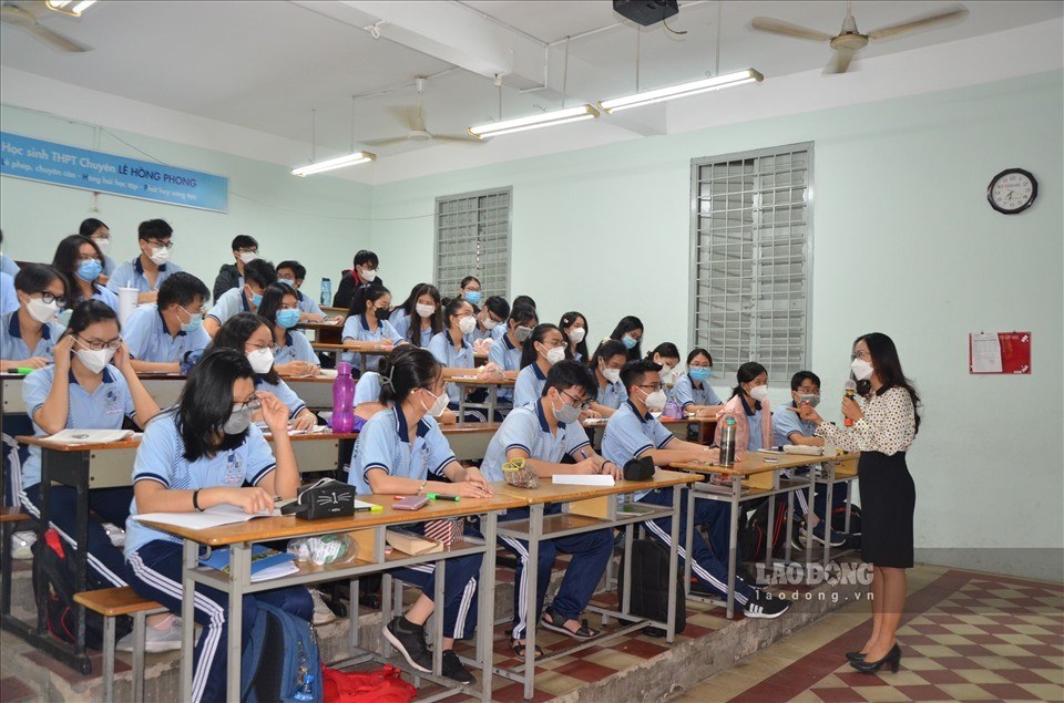 Học sinh TPHCM chính thức đi học trở lại. Ảnh: Huyên Nguyễn.