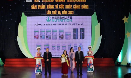 Herbalife Việt Nam Nhận Giải Thưởng “Sản Phẩm Vàng Vì Sức Khỏe Cộng Đồng”