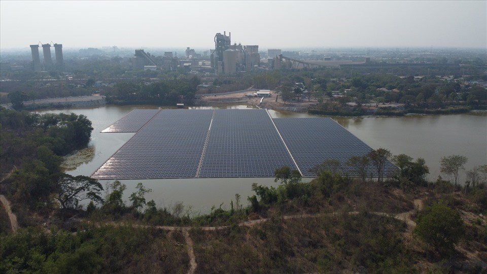 Dự án điện năng lượng mặt trời do SCG thực hiện tại nhà máy xi măng (Ta Luang). Dự án điện năng lượng mặt trời do SCG thực hiện tại nhà máy xi măng (Ta Luang).
