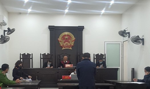 Phiên toà xét xử Nguyễn Văn Tùng về hành vi trộm cắp tài sản. Ảnh: V.D