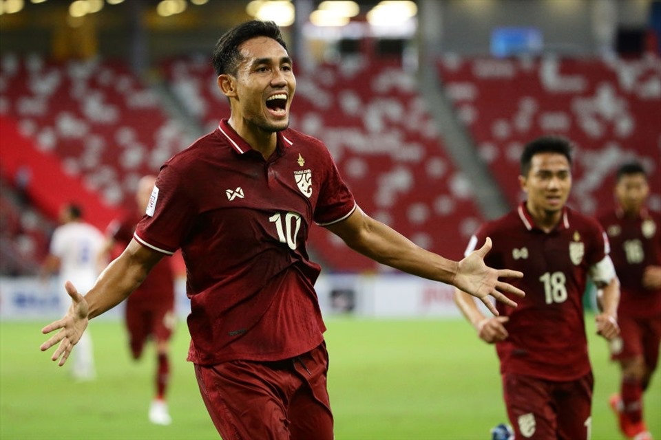 Huyền thoại tuyển Thái Lan đi vào lịch sử AFF Cup