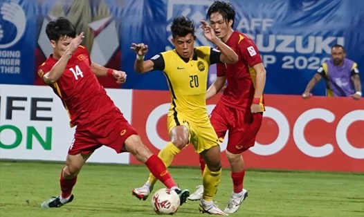 Tuyển Việt Nam đã bóp nghẹt không gian chơi bóng của tuyển Malaysia ở trận đấu hôm 12.12. Ảnh: AFF